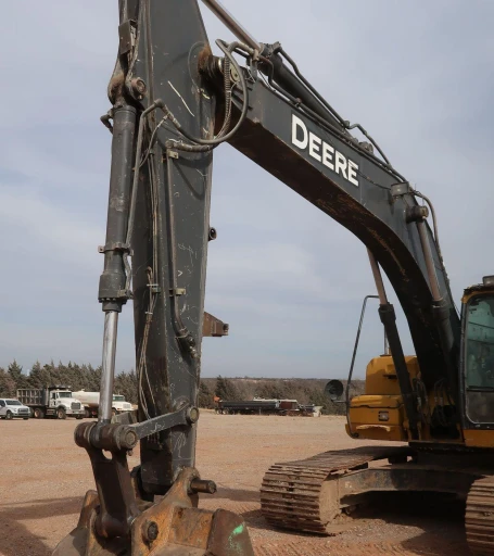 2015 John Deere 210G LC  excavator