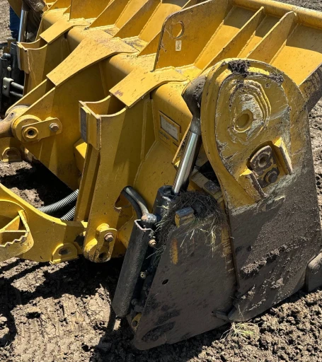 2016 Caterpillar 953D track loader