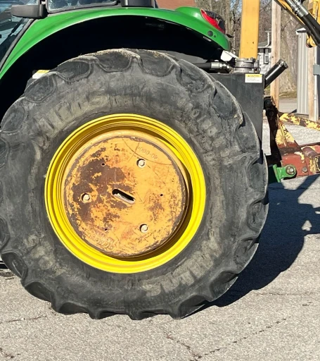 2015 John Deere 6125M MFWD tractor
