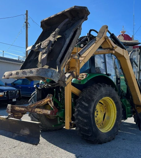 2015 John Deere 6125M MFWD tractor