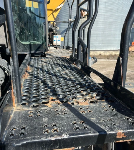 2013 Rogator RG1100 applicator