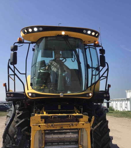 2016 New Holland FR850 Self-Propelled Forage Harvester