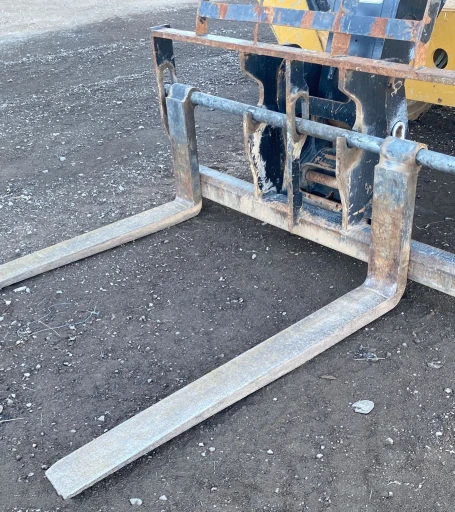 2017 Caterpillar TL1055D telehandler