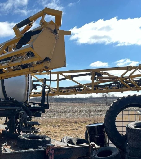 2013 Rogator RG1100 applicator