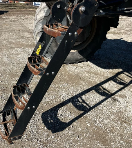 2013 Rogator RG1100 applicator