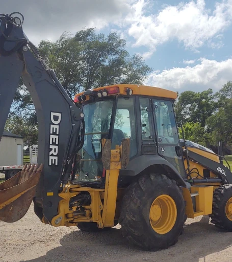 2018 John Deere 410L backhoe