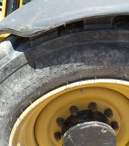 2013 Caterpillar TL943C telehandler
