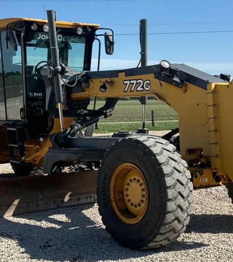 2013 John Deere 772G motor grader