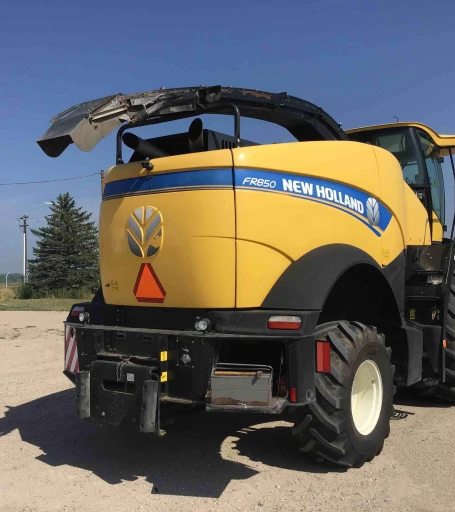 2016 New Holland FR850 Self-Propelled Forage Harvester