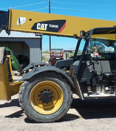 2013 Caterpillar TL943C telehandler