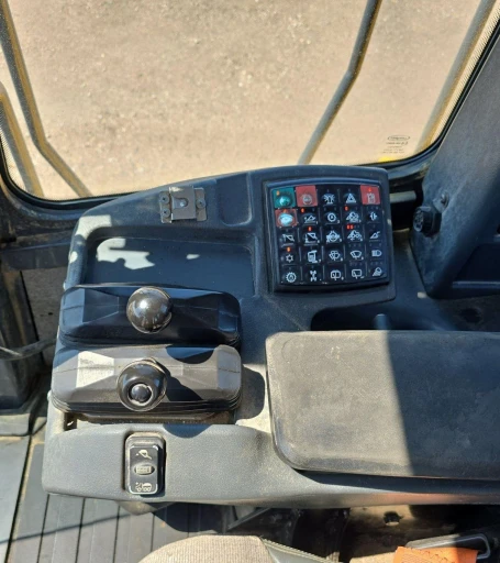 2014 John Deere 824K Wheel Loader