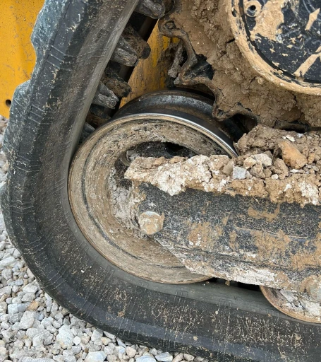 2022 John Deere 325G tracked skid steer loader