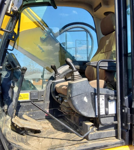 2011 JCB JS220LC Excavator