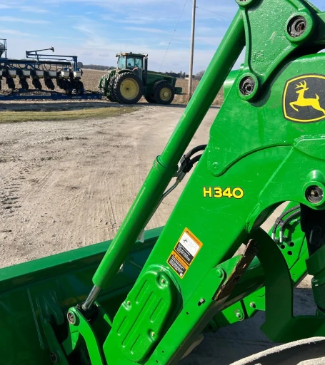 2013 John Deere 6125R MFWD Tractor Loader