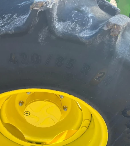 2013 John Deere 6125R MFWD Tractor Loader