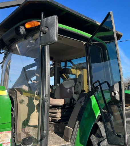 2015 John Deere 6125M MFWD tractor