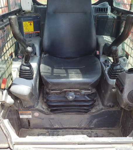 2013 Kubota SVL75 skid steer 2