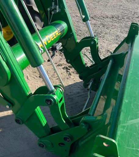 2013 John Deere 6125R MFWD Tractor Loader
