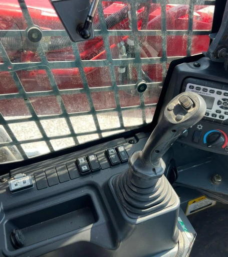 2016 Takeuchi TL12V2 tracked skid steer loader