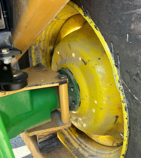 2015 John Deere 6125M MFWD tractor