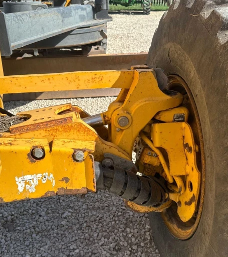 2013 John Deere 772G motor grader