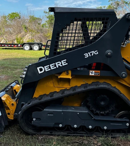 2022 John Deere 317G tracked skid steer loader