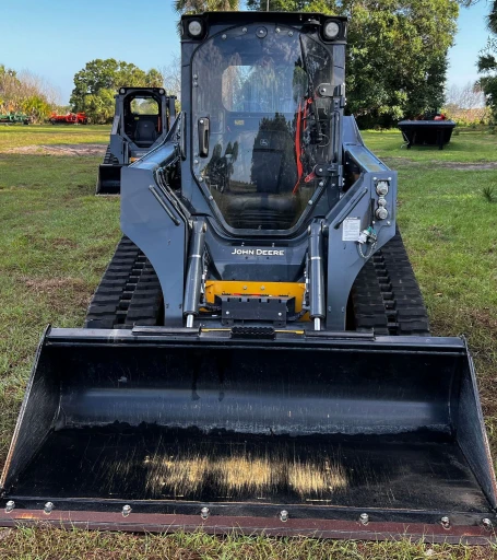 2022 John Deere 325G tracked skid steer