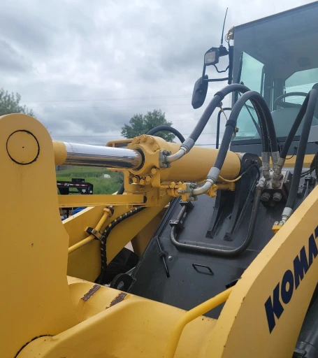 2005 Komatsu WA320 wheel loader