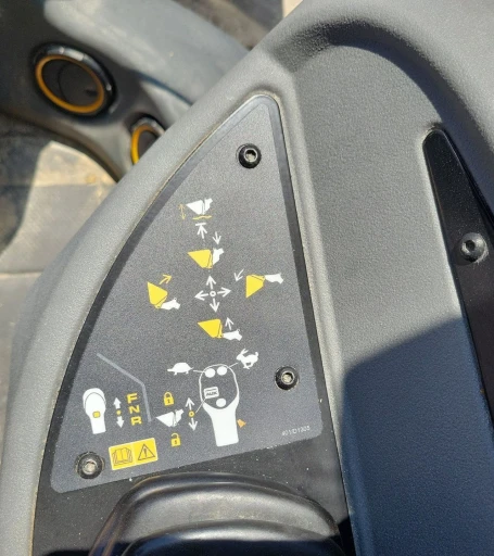 2022 JCB 407 wheel loader