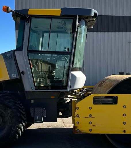 2015 Dynapac CA2500D Single Drum Vibratory Roller