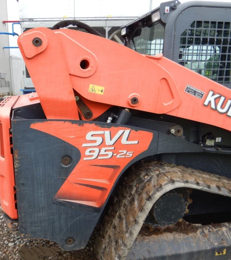 2017 Kubota SVL 95-2S skid steer loader