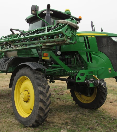 2014 John Deere R4038 self-propelled sprayer