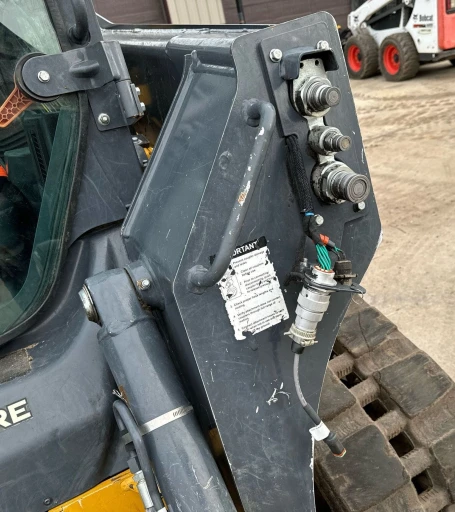 2021 John Deere 325g tracked skidsteer