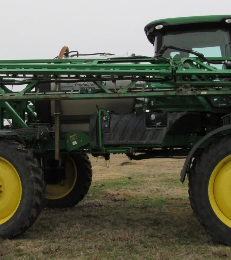 2014 John Deere R4038 self-propelled sprayer