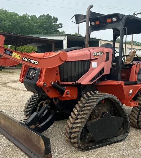 2013 Ditch Witch RT120 Quad trencher