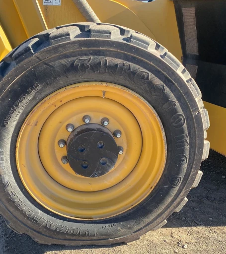 2017 Caterpillar TL1055D telehandler