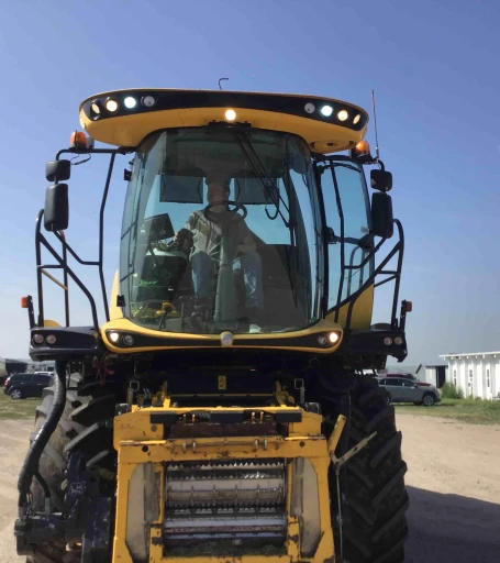 2016 New Holland FR850 Self-Propelled Forage Harvester