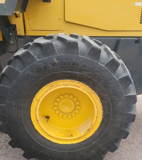 2005 Komatsu WA320 wheel loader