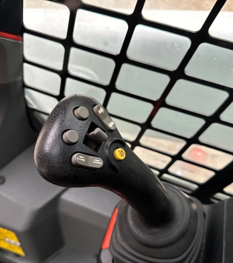 2022 Bobcat T76 R-Series tracked skid steer loader