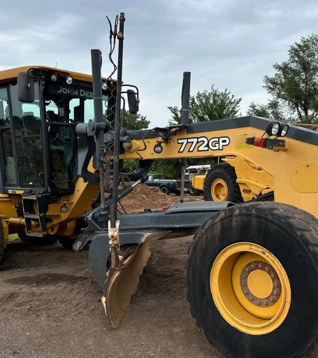 2013 John Deere 772GP motor grader