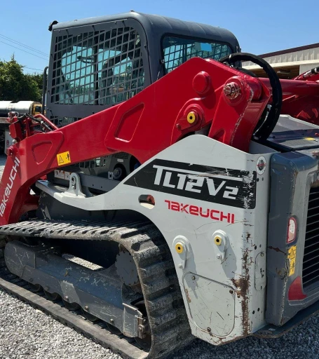 2016 Takeuchi TL12V2 tracked skid steer loader