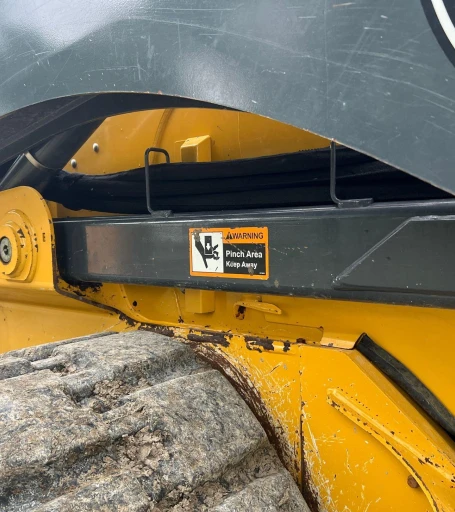 2017 John Deere 333G skid steer loader