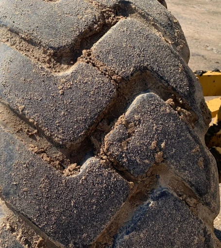 2001 Caterpillar 140H motor grader