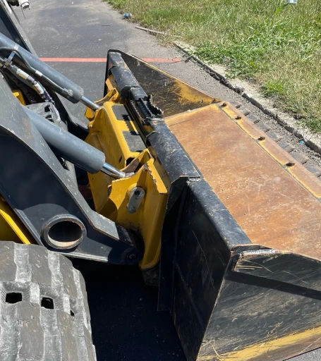 2021 John Deere 325G tracked skid steer loader