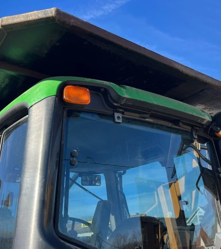 2015 John Deere 6125M MFWD tractor