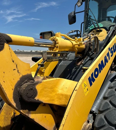 2014 Komatsu WA270-7 wheel loader
