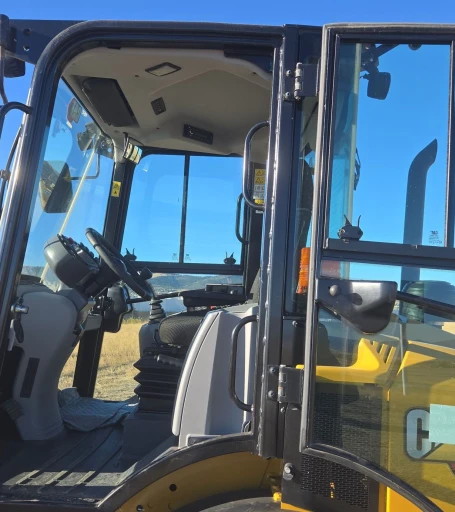 2022 Caterpillar 908M wheel loader